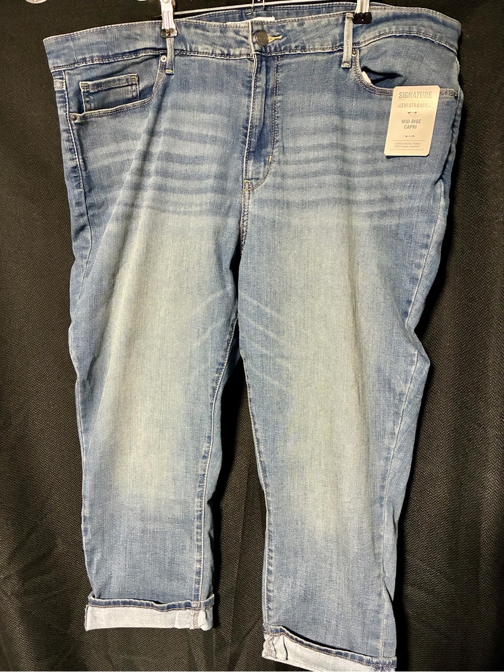 Women’s Levi Jeans *NEW* 20